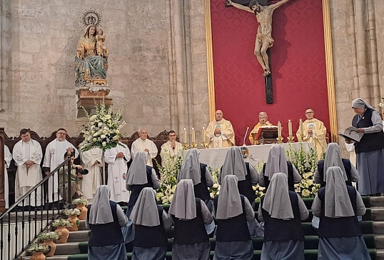 ONCE RELIGIOSAS DE MARTA Y MARÍA REALIZAN SU PROFESIÓN PERPETUA EN VALLADOLID