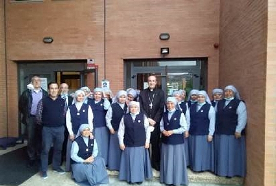 EL SR.OBISPO VISITA LA RESIDENCIA DE MAYORES DE CAMPO-PONFERRADA