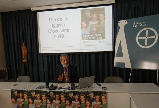 Rueda de prensa con el ecónomo diocesano. 