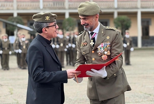 EL RALCA 63 NOMBRA ARTILLERO DE HONOR AL ADMINISTRADOR DIOCESANO D. F. JAVIER GAY