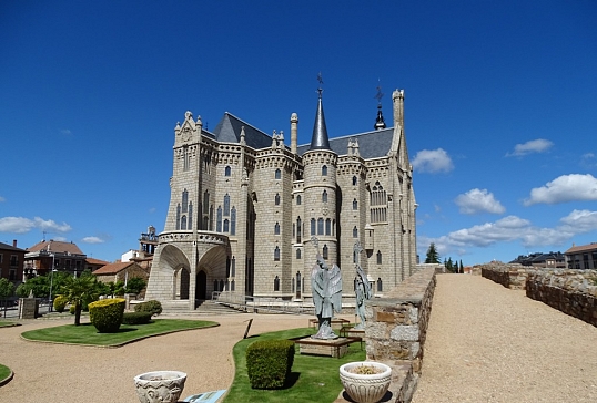 EL PALACIO DE GAUDÍ ESTRENA NUEVA ‘APP’ AUDIOGUÍA EN CINCO IDIOMAS