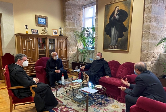 EL OBISPO DE ASTORGA SE REÚNE CON EL ARCHIABAD DE SANTA OTILIA