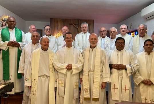 SACERDOTES DE LA DIÓCESIS PARTICIPAN EN UNOS DÍAS DE EJERCICIOS ESPIRITUALES EN LA BAÑEZA
