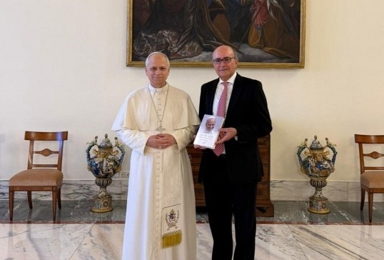 AUDIENCIA DEL PAPA A UN CONDISCÍPULO SUYO Y PAISANO NUESTRO