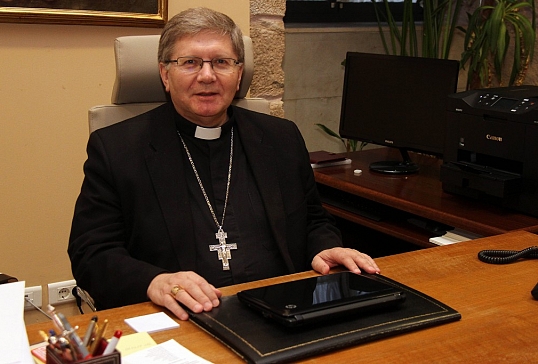 El obispo de Astorga, elegido presidente de la Comisión de Migraciones