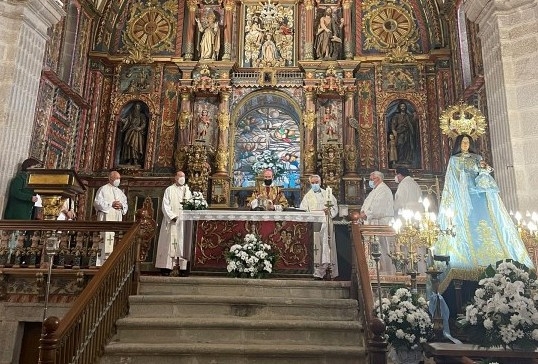 EL OBISPO PRESIDE LA MISA MAYOR DE LOS REMEDIOS DE OTERO DE SANABRIA