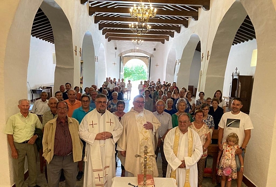 NAVIANOS DE VALVERDE DA LA BIENVENIDA AL NUEVO PÁRROCO EN EL SANTUARIO DE LA VIRGEN DEL CARMEN