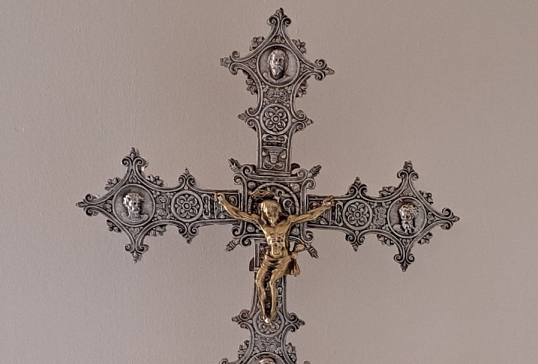 UNA CRUZ DE VELDEDO, ‘PIEZA DEL MES’ DE ABRIL EN EL MUSEO DE LOS CAMINOS