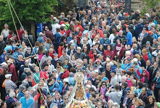 Nuestra Señora del Castro ya está en su santuario