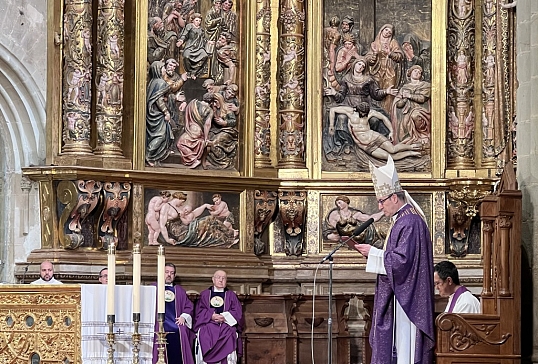 VUELVE A VER LA SANTA DESDE LA CATEDRAL DE ASTORGA RETRANSMITIDA POR LA 2 DE TVE