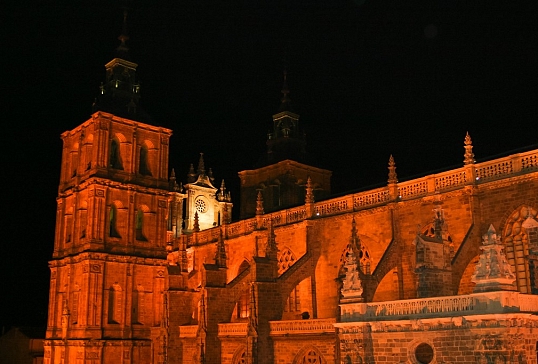 LA CATEDRAL DE ASTORGA VOLVERÁ A OFRECER VISITAS NOCTURNAS ESTE VERANO