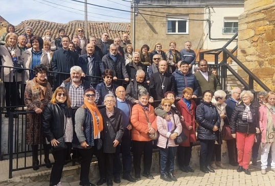 EL OBIPO DE ASTORGA FINALIZA LOS RETIROS DE LAS EDEUS