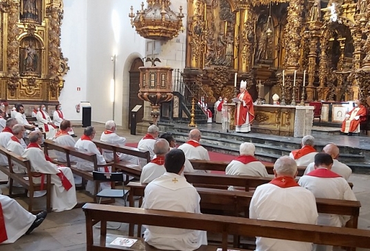 LA ARCHIDIÓCESIS DE SANTIAGO HOMENAJEA Y DESPIDE A D.JESÚS FERNÁNDEZ