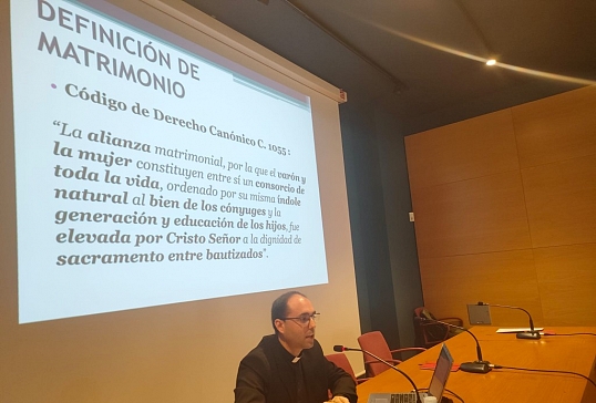 D.LUIS FERNÁNDEZ HABLA DE LA LITURGIA Y PASTORAL EN LOS SACRAMENTOS DE SERVICIO: EL MATRIMONIO