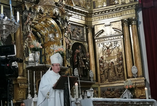 EL OBISPO DE ASTORGA, EN LA FIESTA DE LA ENCINA