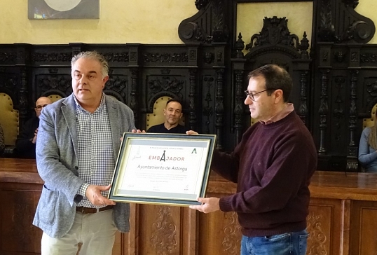 EL PALACIO DE GAUDÍ NOMBRA AL AYUNTAMIENTO DE ASTORGA “EMBAJADOR DEL PALACIO”