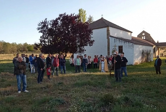 MOLEZUELAS DE LA CARBALLEDA HACE PUEBLO POR SAN ISIDRO