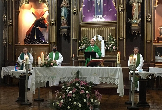 VISITA DEL OBISPO DIOCESANO AL CAP DE PUEBLA DE TRIVES