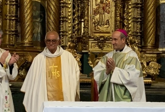 HOMENAJE A D. ARTURO CABO CARRASCO EN SU PARROQUIA EL SALVADOR DE LA BAÑEZA.