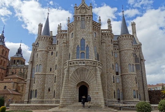 EL PALACIO DE GAUDÍ SUPERA  LOS 102.000 VISITANTES EN 2022