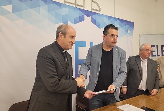 FIRMA DE UN CONVENIO DE COLABORACIÓN ENTRE CÁRITAS DIOCESANA DE ASTORGA Y FELE BIERZO