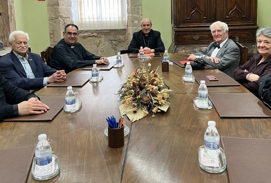 EL OBISPO DE ASTORGA SE REÚNE CON LA DIRECTIVA NACIONAL DE VIDA ASCENDENTE