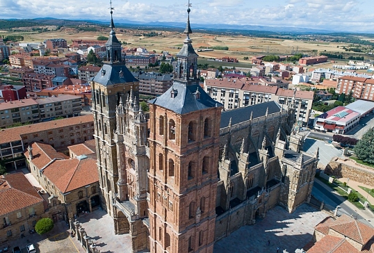 VISITA LA CATEDRAL EN SEMANA SANTA