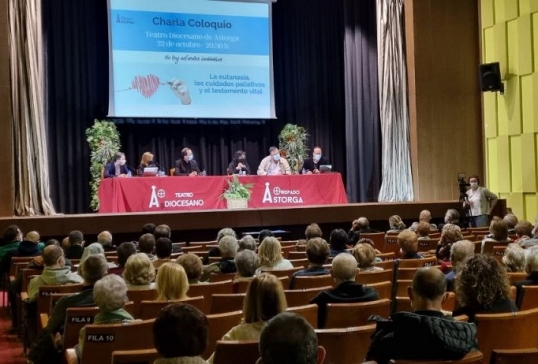 ÉXITO DE LA CHARLA-COLOQUIO LA EUTANASIA, LOS CUIDADOS PALIATIVOS Y EL TESTAMENTO VITAL