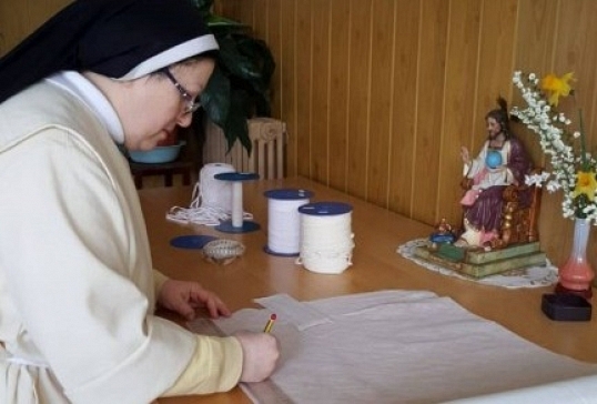 LAS MONJAS DE CLAUSURA DE PONFERRADA COMIENZAN A FABRICAR MASCARILLAS