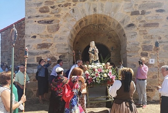 LOS VIDRIALESES SE HACEN ROMEROS EN EL SANTUARIO DE LA VIRGEN DEL CAMPO