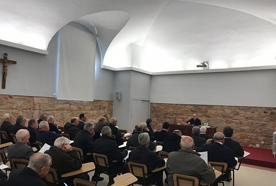 El sacerdote Román Flecha habla sobre Bioética en la Formación Permanente mensual