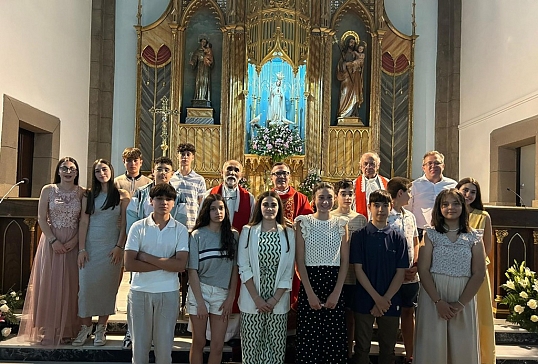 CONFIRMACIONES EN A RÚA