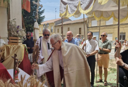 SOLEMNIDAD A SAN JUAN ENTRE EL EXCESIVO CALOR EN SANTIBÁÑEZ DE VIDRIALES