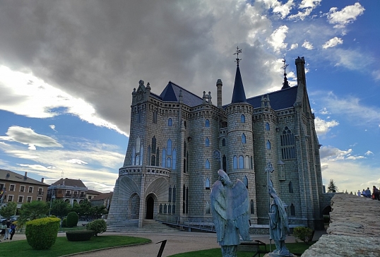 EL PALACIO DE GAUDÍ CIERRA SUS PUERTAS HASTA NUEVO AVISO