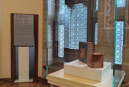 LA PIEZA DEL MES DE OCTUBRE DESTACA UNO DE LOS ELEMENTOS MÁS ICÓNICOS DEL PALACIO DE GAUDÍ