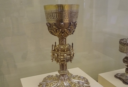 EL MUSEO DE LOS CAMINOS INAUGURA 2022 CON UN CÁLIZ DE DESTRIANA DEL SIGLO XVI
