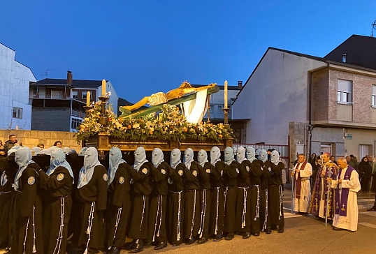 EL SR.OBISPO PRESIDE LA PROCESIÓN DEL CRISTO DE LA REDENCIÓN DE LA PLACA-PONFERRADA