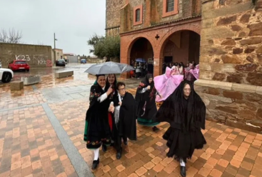 LAS ÁGUEDAS DE SANTA CRISTINA RESISTEN LA LLUVIA Y TOMAN EL MANDO