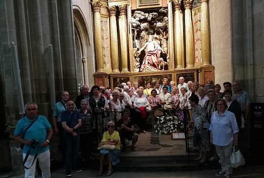 LA COFRADÍA DE LA LUZ VIAJA A ASTORGA PARA HOMENAJEAR A D.JUAN ANTONIO MENÉNDEZ