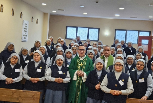 EL ADMINISTRADOR DIOCESANO CELEBRA LA EUCARISTÍA CON LAS RELIGIOSAS DE MARTA Y MARÍA EN CAMPO