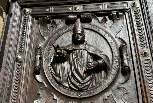 LA PUERTA DE LOS OBISPOS DE LA CATEDRAL YA LUCE COMO NUEVA