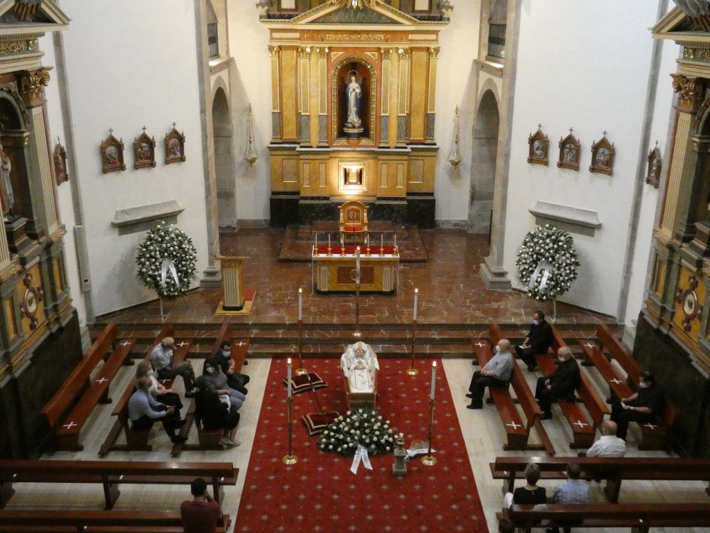 CAPILLA ARDIENTE DE MONS. CAMILO LORENZO IGLESIAS :: diocesisastorga.es